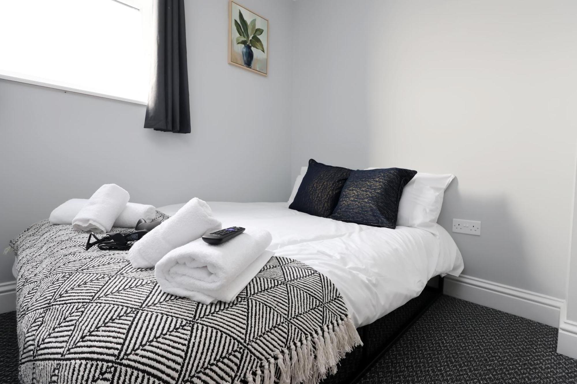 En-Suite Double Rooms, Smart Tv Comfy Style Llanelli Buitenkant foto