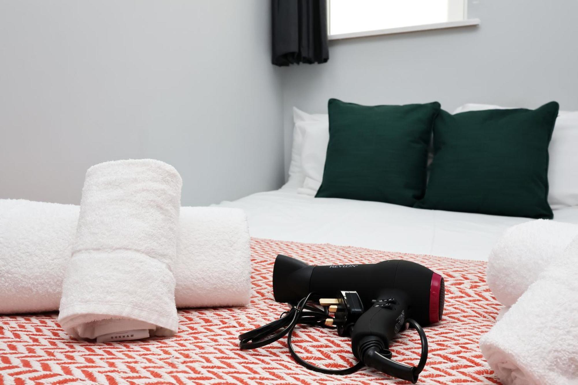 En-Suite Double Rooms, Smart Tv Comfy Style Llanelli Buitenkant foto