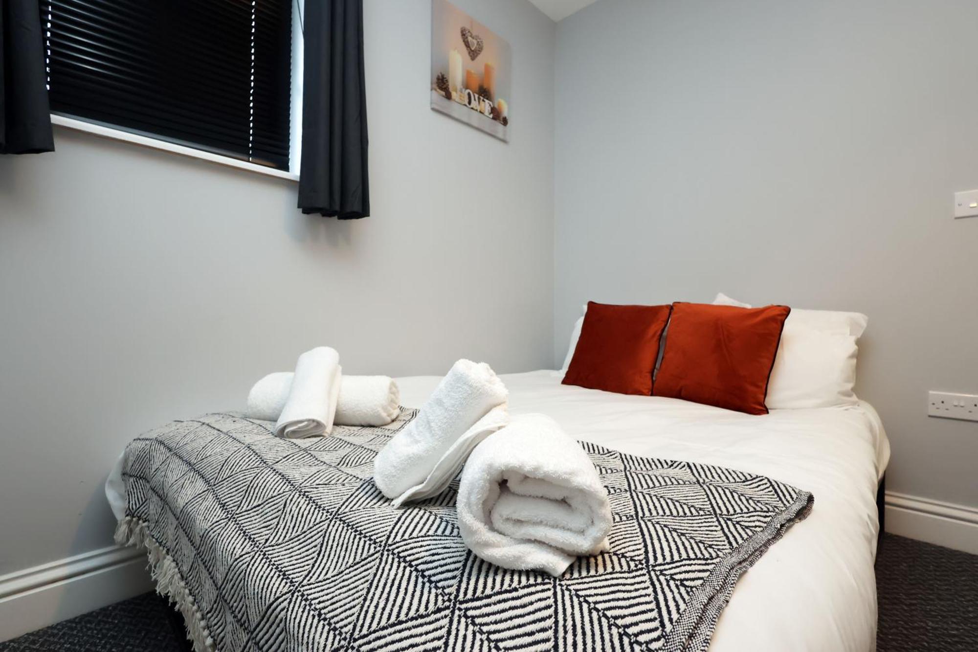En-Suite Double Rooms, Smart Tv Comfy Style Llanelli Buitenkant foto