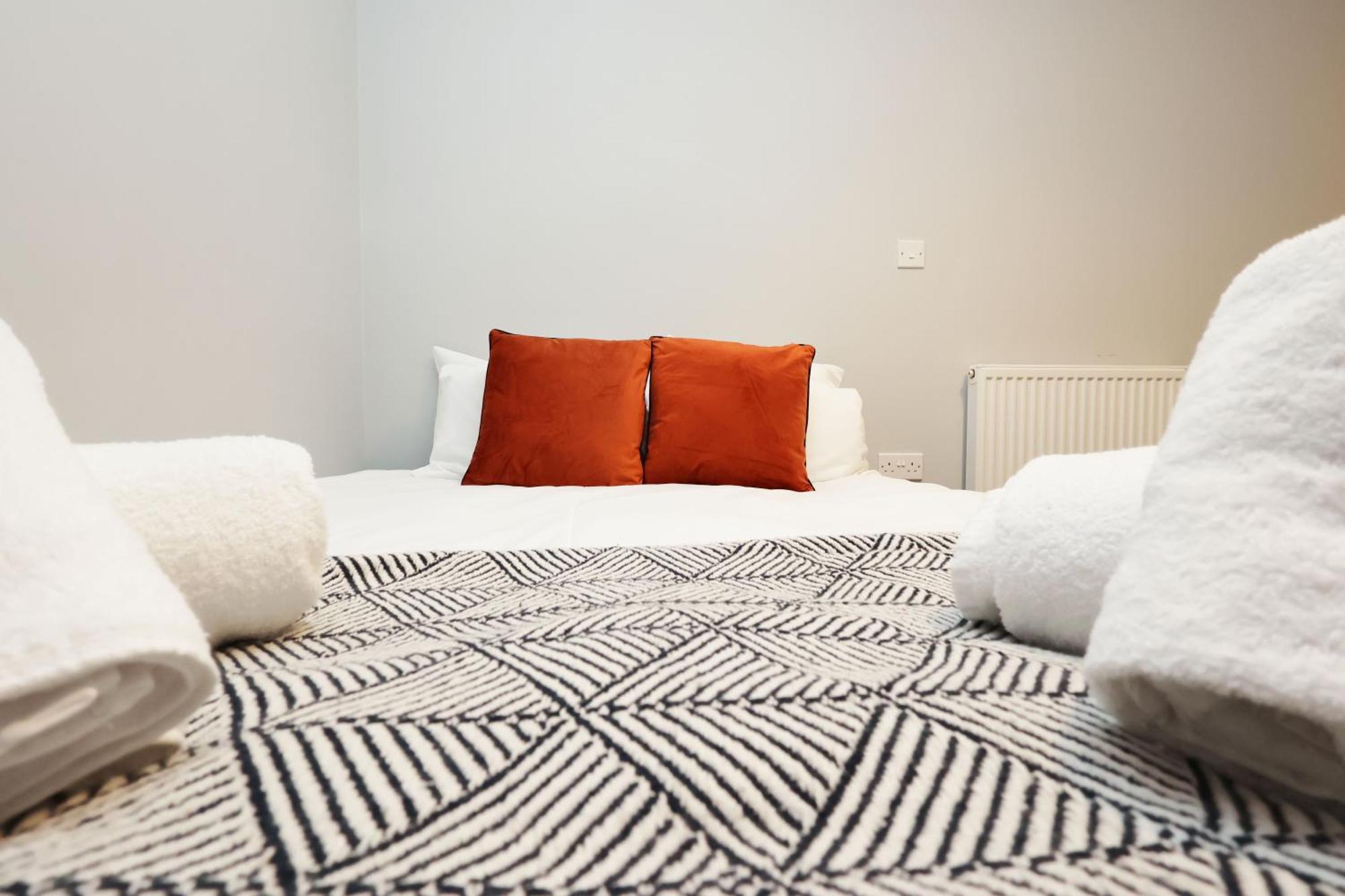 En-Suite Double Rooms, Smart Tv Comfy Style Llanelli Buitenkant foto