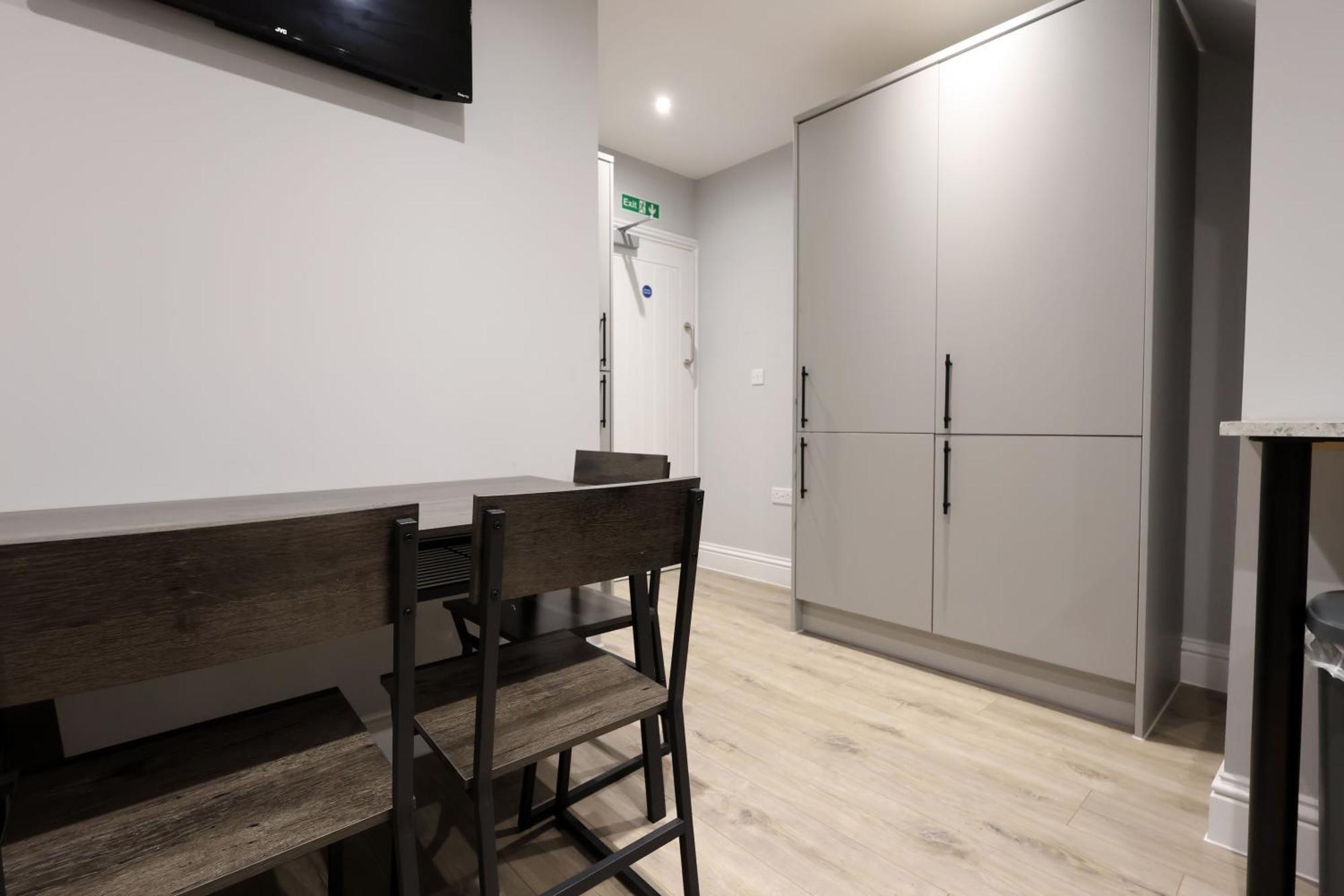 En-Suite Double Rooms, Smart Tv Comfy Style Llanelli Buitenkant foto