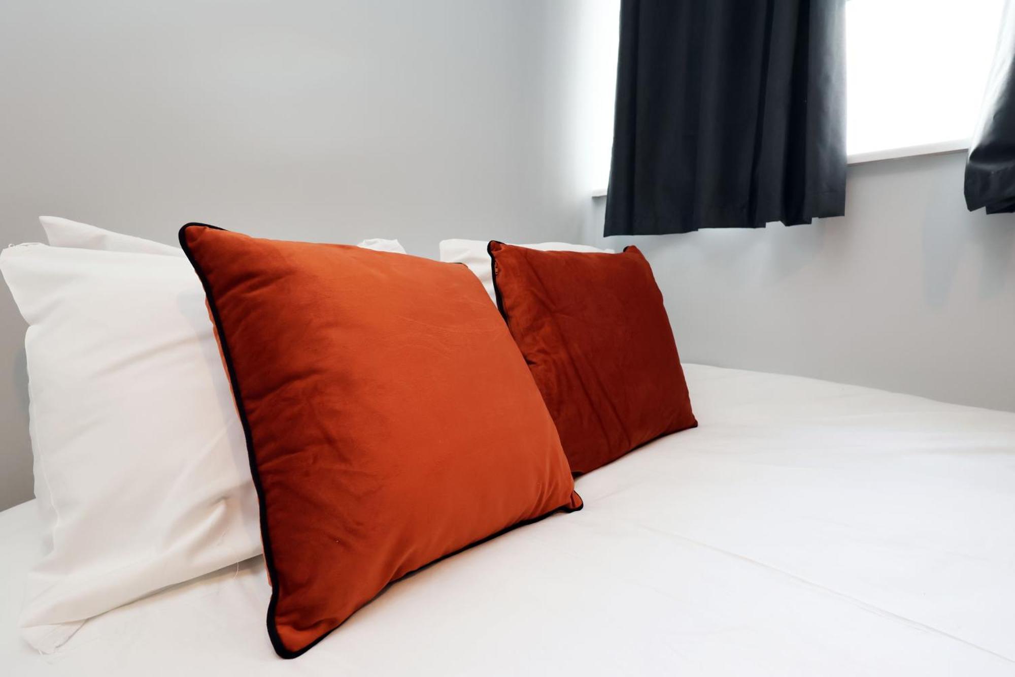 En-Suite Double Rooms, Smart Tv Comfy Style Llanelli Buitenkant foto