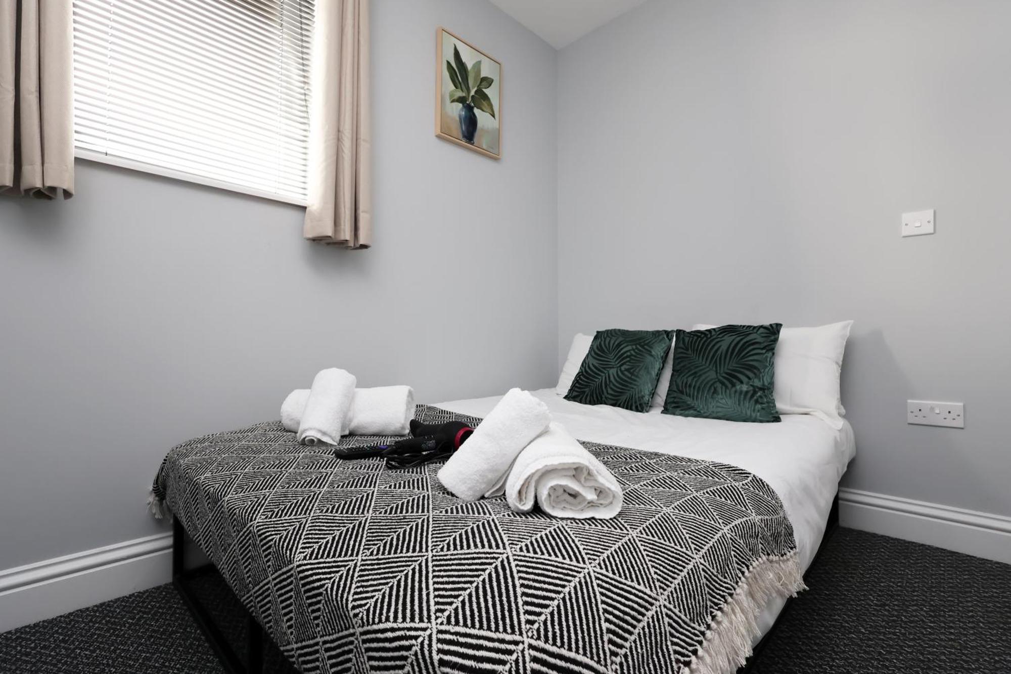 En-Suite Double Rooms, Smart Tv Comfy Style Llanelli Buitenkant foto