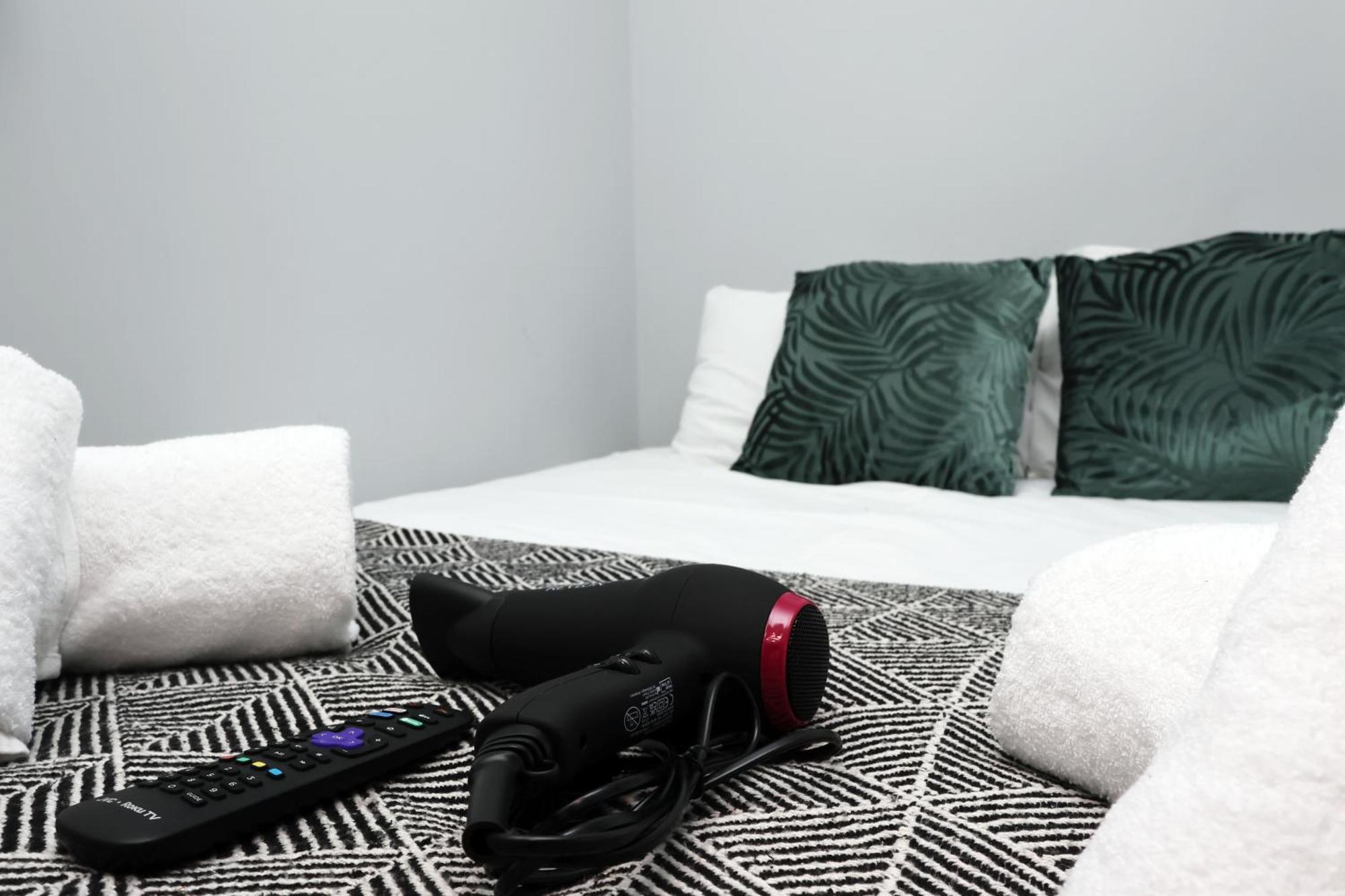 En-Suite Double Rooms, Smart Tv Comfy Style Llanelli Buitenkant foto